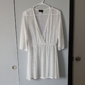 Jordan Taylor White Crochet V-Neck Coverup with Gold Logo Tag Size M